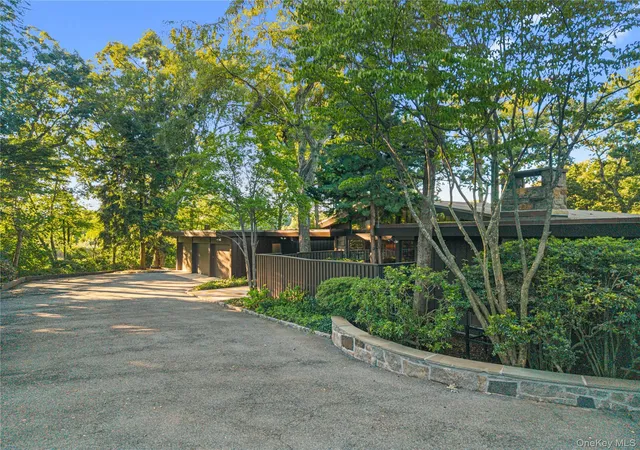 Photo 3 of Sale Pending at 11 Oak Ln, Mamaroneck, NY 10538 | MLS# 1012510 | Listing updated on 2026-09-24
