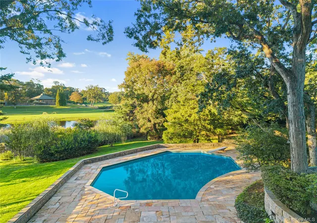 Photo 4 of Sale Pending at 11 Oak Ln, Mamaroneck, NY 10538 | MLS# 1012510 | Listing updated on 2026-09-24