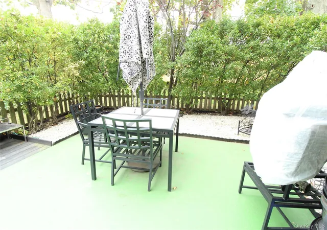 3rd image of 463 Smt Ave, Hempstead, NY 11550
