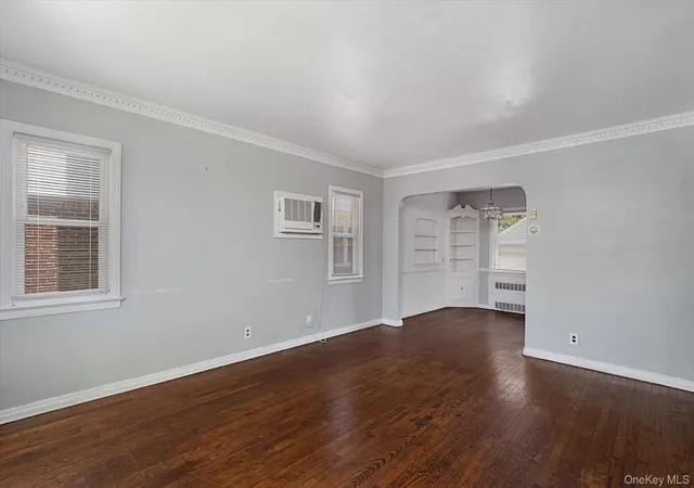 Homes for sale in North Hempstead, NY | 32 Croyden, North Hempstead, NY 11040 | MLS# 1012522