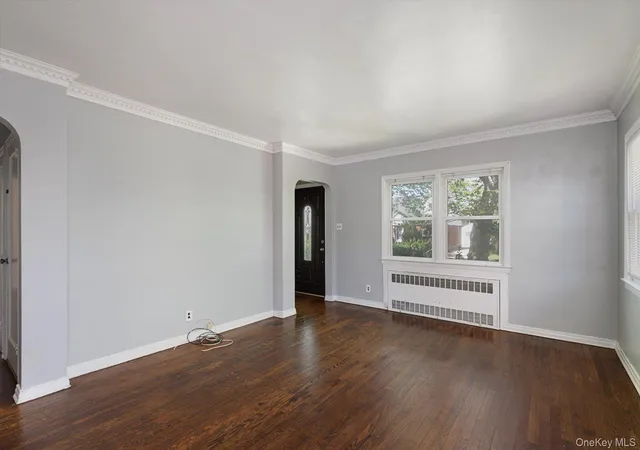 Homes for sale in North Hempstead, NY | 32 Croyden, North Hempstead, NY 11040 | MLS# 1012522