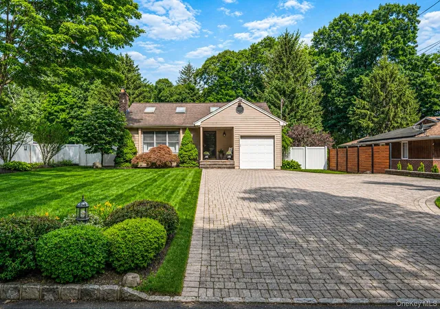 2nd image of 16 Lakecrest Ln, Ronkonkoma, NY 11779 | MLS# 1012525