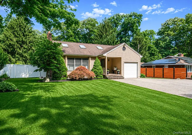 3rd image of 16 Lakecrest Ln, Ronkonkoma, NY 11779 | MLS# 1012525