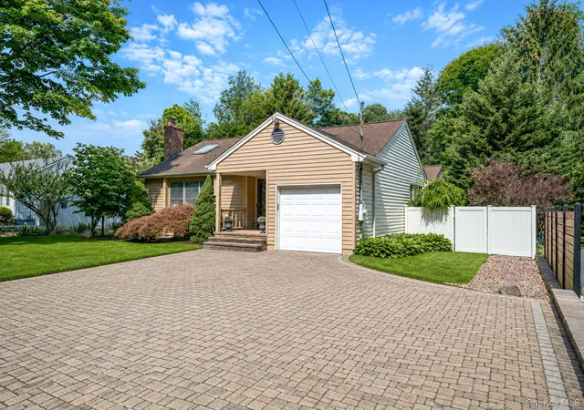 4th image of 16 Lakecrest Ln, Ronkonkoma, NY 11779 | MLS# 1012525
