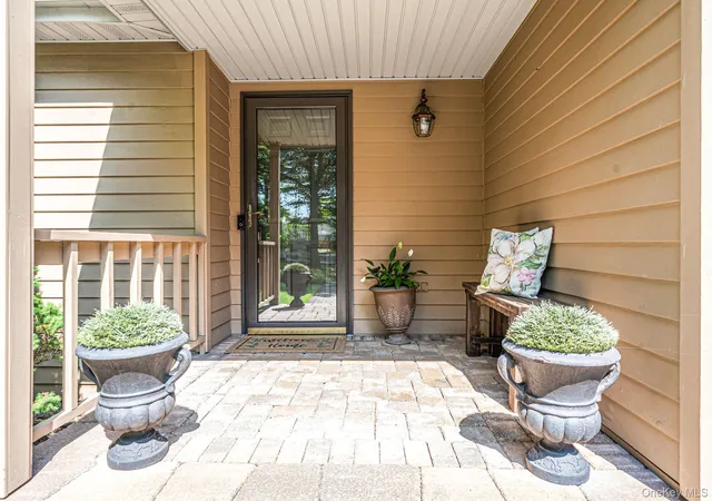 5th image of 16 Lakecrest Ln, Ronkonkoma, NY 11779 | MLS# 1012525