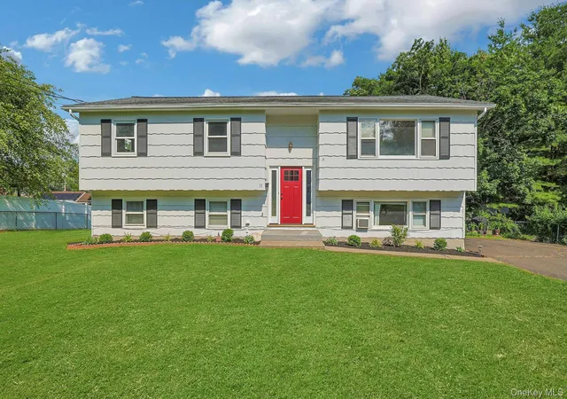 Homes for sale in Clarkstown, NY | 11 Whitman St, Clarkstown, NY 10920 | MLS# 1012558