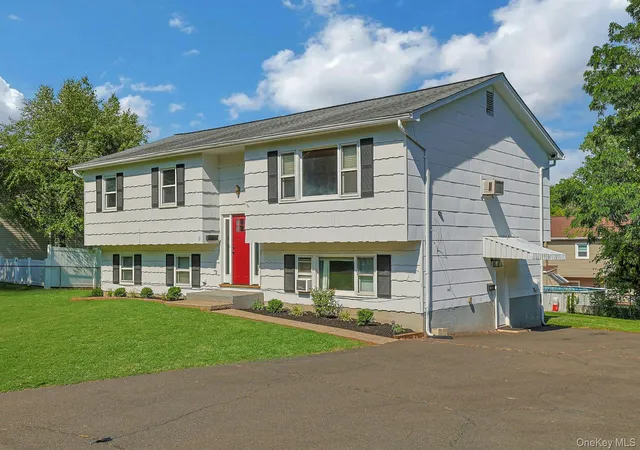 Homes for sale in Clarkstown, NY | 11 Whitman St, Clarkstown, NY 10920 | MLS# 1012558