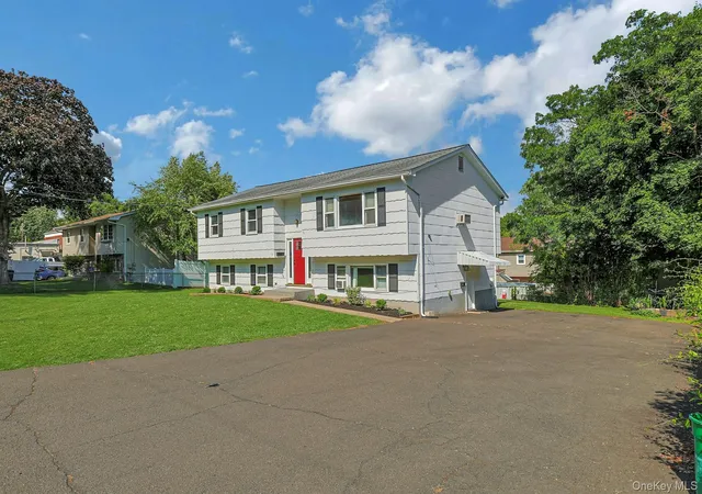 Homes for sale in Clarkstown, NY | 11 Whitman St, Clarkstown, NY 10920 | MLS# 1012558