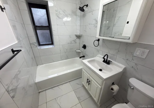 2nd image of 104 Highland Ave, Yonkers, NY 10705