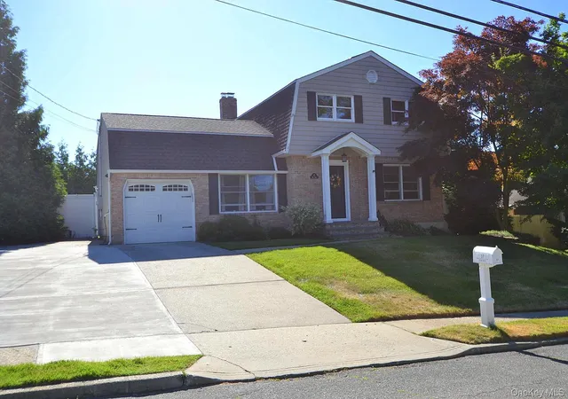 3rd image of 17 Wade Dr, Lake Grove, NY 11755 | MLS# 1012618