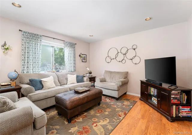 Photo 5 of Sale Pending at 4 Redbud Ct, Middle Island, NY 11953 | MLS# 1012656 | Listing updated on 2026-07-24