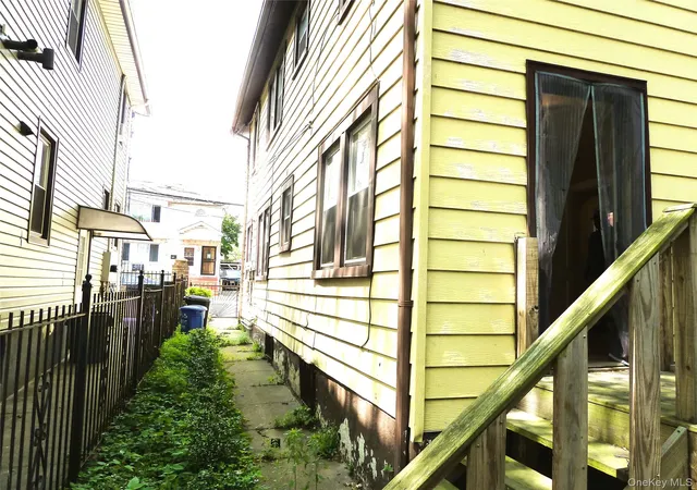 3rd image of 2515 Far Rockaway Blvd, Far Rockaway, NY 11691 | MLS# 1012665