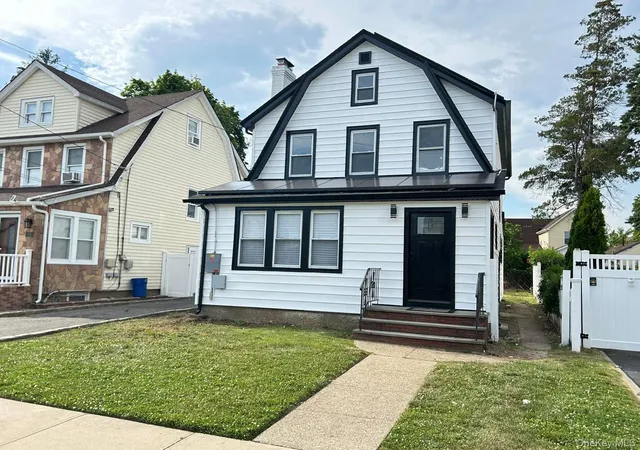 Photo 3 of Sale Pending at 109 Leverich St, Hempstead, NY 11550 | MLS# 1012666 | Listing updated on 2026-09-18