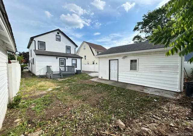 Photo 4 of Sale Pending at 109 Leverich St, Hempstead, NY 11550 | MLS# 1012666 | Listing updated on 2026-09-18