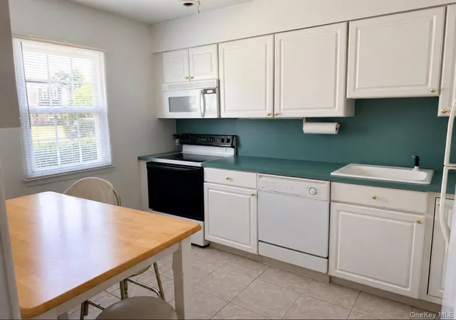 5th image of 26 Harbor Rd N, Babylon, NY 11702 | MLS# 1012689