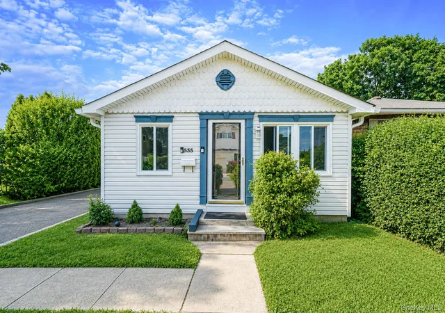 1st image of 535 Outlook Ave, West Babylon, NY 11704 | MLS# 1012701