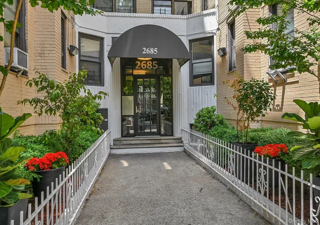 2nd image of 2685 Creston Ave, New York, NY 10468