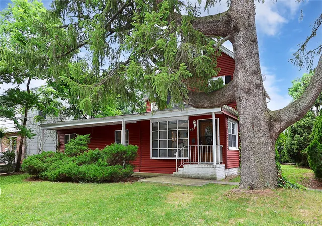 3rd image of 49 Red Ground Rd, Roslyn Heights, NY 11577 | MLS# 1012738