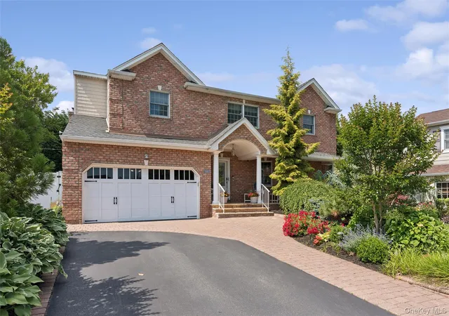 2nd image of 2539 Bradley Ct, Hempstead, NY 11566 | MLS# 1012769