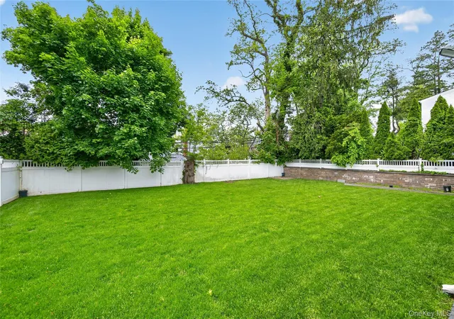 21st image of 161 Greenway W, New Hyde Park, NY 11040 | MLS# 1012773