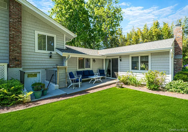 5th image of 11 Beverly Ln, East Moriches, NY 11940 | MLS# 1012799