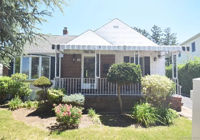Homes for sale in North Hempstead, NY | 54 Camden Pl, North Hempstead, NY 11040 | MLS# 1012853
