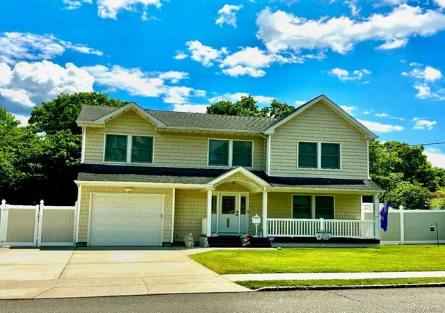 2nd image of 285 Daniel St, Lindenhurst, NY 11757 | MLS# 1012857