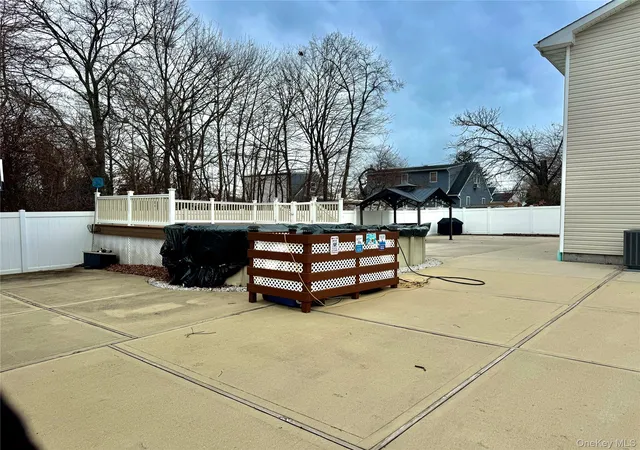 5th image of 285 Daniel St, Lindenhurst, NY 11757 | MLS# 1012857