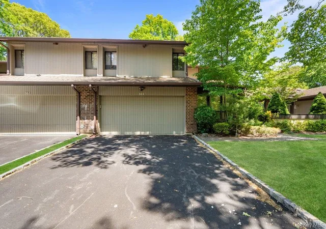 Photo 2 of Sale Pending at 302 Vista Dr, Oyster Bay, NY 11753 | MLS# 1012859 | Listing updated on 2026-08-05