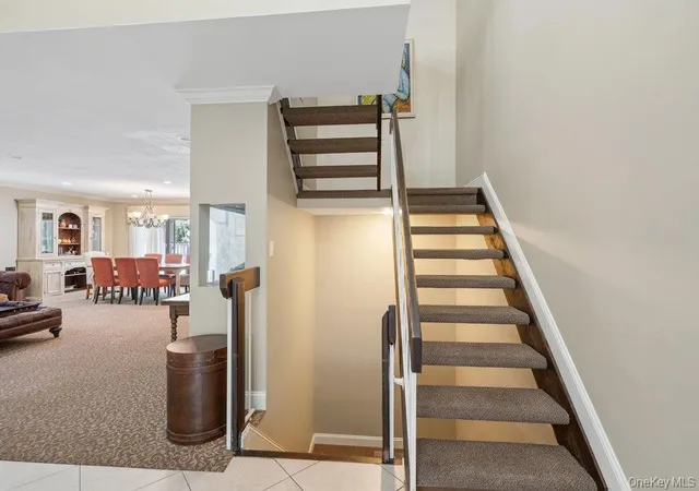 Photo 3 of Sale Pending at 302 Vista Dr, Oyster Bay, NY 11753 | MLS# 1012859 | Listing updated on 2026-08-05