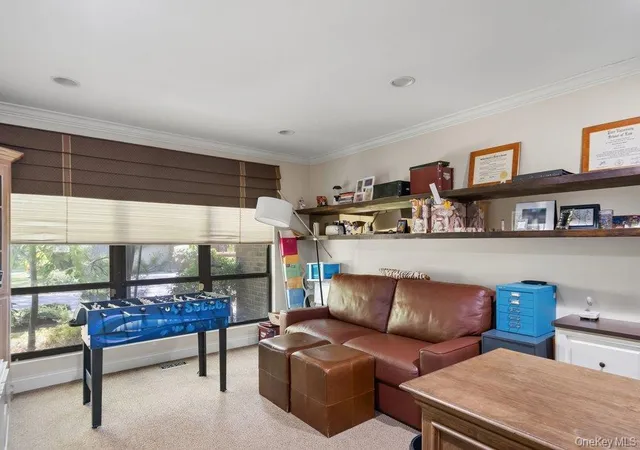 Listing Photo 5 - Condo for sale in building located at 302 Vis Dr, Oyster Bay, NY 11753
