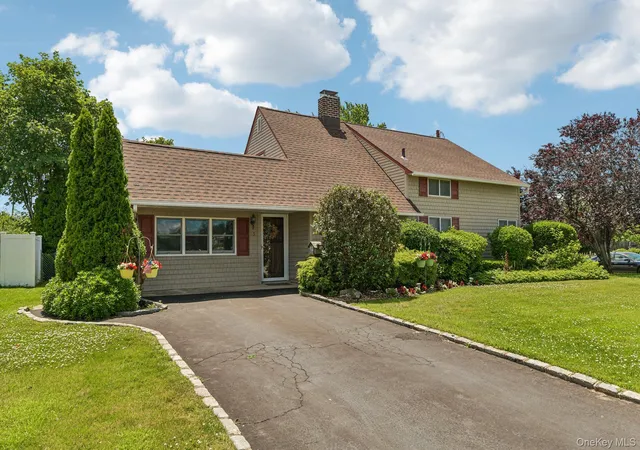 2nd image of 83 Coppersmith Rd, Hempstead, NY 11756 | MLS# 1012866