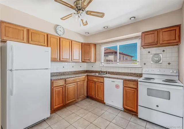 Photo 2 of Single family home for sale at 233 E Alhambra Ave, Babylon, NY 11757 | MLS# 1012884 | Listing updated on 2026-10-07
