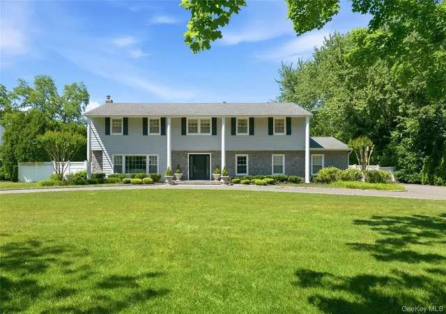 Photo 1 of Sale Pending at 9 Vannina Pl, Huntington, NY 11743 | MLS# 1012886 | Listing updated on 2026-09-12