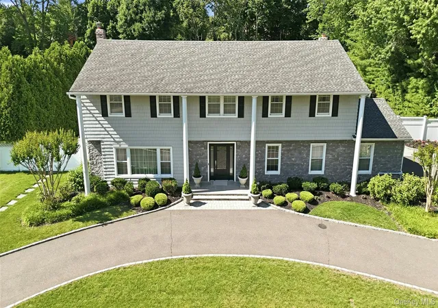 Photo 3 of Sale Pending at 9 Vannina Pl, Huntington, NY 11743 | MLS# 1012886 | Listing updated on 2026-09-12