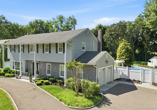 Photo 3 of Sale Pending at 9 Vannina Pl, Huntington, NY 11743 | MLS# 1012886 | Listing updated on 2026-09-12