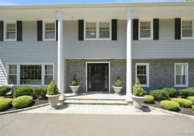 Photo 4 of Sale Pending at 9 Vannina Pl, Huntington, NY 11743 | MLS# 1012886 | Listing updated on 2026-09-12