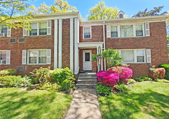 Homes for sale in Yonkers, NY | 3 Lawrence Park Crescent #3, Yonkers, NY 10708 | MLS# 1012893