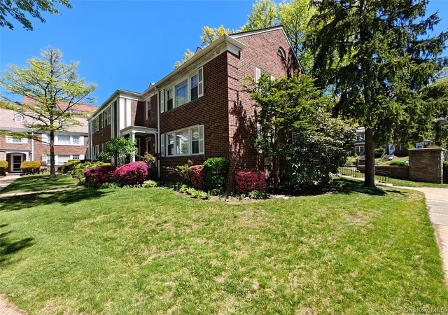 Homes for sale in Yonkers, NY | 3 Lawrence Park Crescent #3, Yonkers, NY 10708 | MLS# 1012893