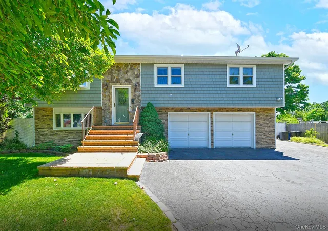 1st image of 183 6th Ave, Holtsville, NY 11742 | MLS# 1012922