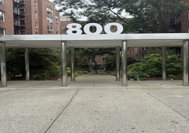 1st image of 800 Grand Concourse #LEN, Bronx, NY 10451 | MLS# 1012926
