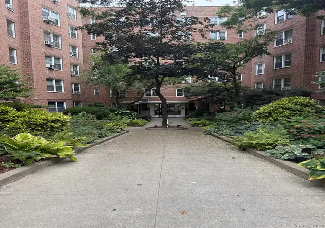 2nd image of 800 Grand Concourse #LEN, Bronx, NY 10451 | MLS# 1012926