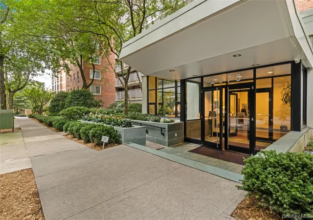 Photo 1 of Sale Pending at 2575 Palisade Ave #2G, Bronx, NY 10463 | MLS# 1012927 | Listing updated on 2026-08-15