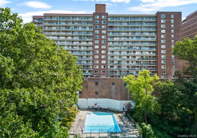 Photo 2 of Sale Pending at 2575 Palisade Ave #2G, Bronx, NY 10463 | MLS# 1012927 | Listing updated on 2026-08-15