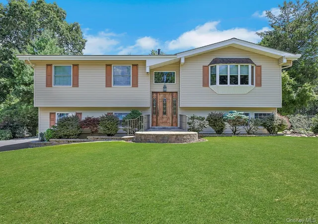 1st image of 6 Hannah Ln, Valley Cottage, NY 10989 | MLS# 1012931