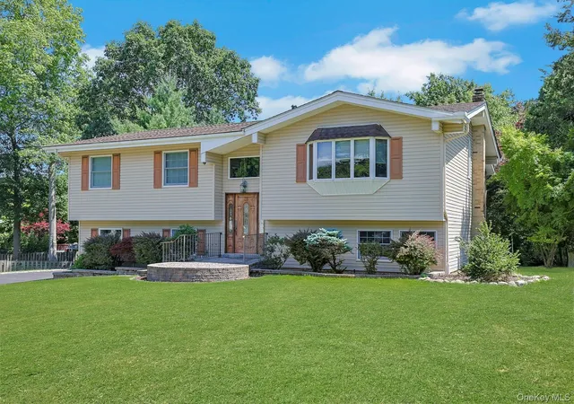 2nd image of 6 Hannah Ln, Valley Cottage, NY 10989 | MLS# 1012931
