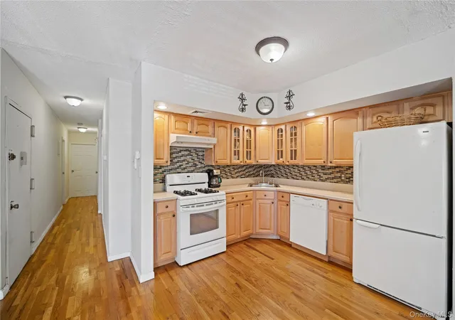 2nd image of 71 34 162nd #3, Fresh Meadows, NY 11365 | MLS# 1012945