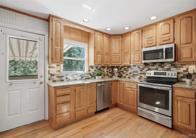 Photo 3 of Sale Pending at 10 Highview Ter, Somers, NY 10589 | MLS# 1012971 | Listing updated on 2026-08-18