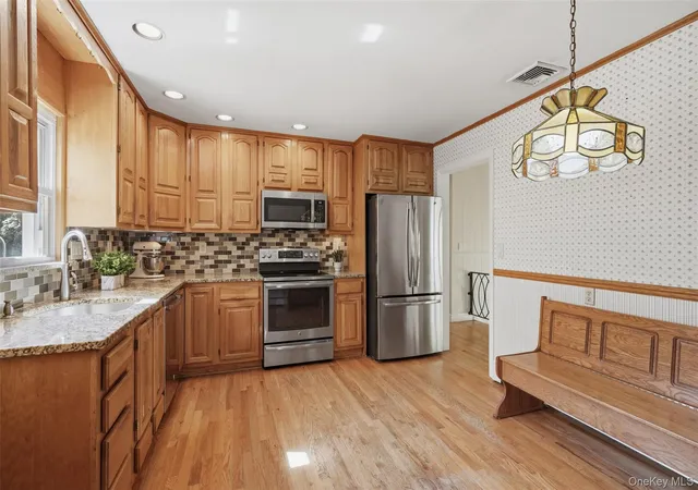 Photo 4 of Sale Pending at 10 Highview Ter, Somers, NY 10589 | MLS# 1012971 | Listing updated on 2026-08-18