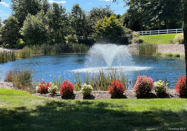 4th image of 7 Summerfield Ln S, Riverhead, NY 11901